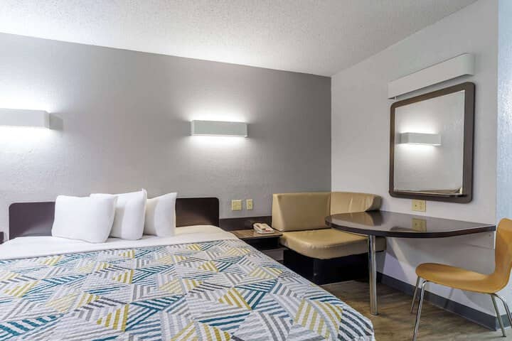 Room 22 of 37