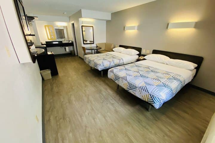 Room 9 of 37
