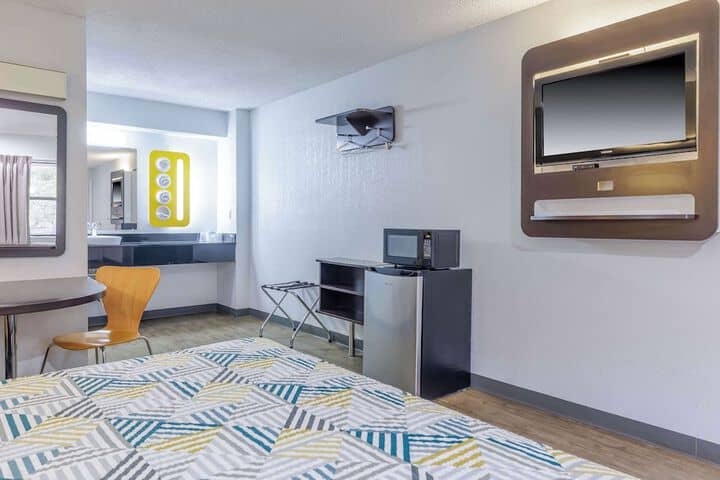 Room 20 of 37