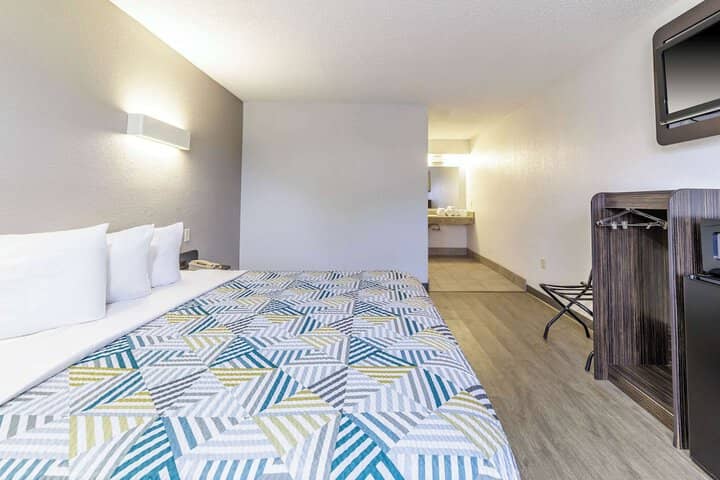 Room 17 of 37