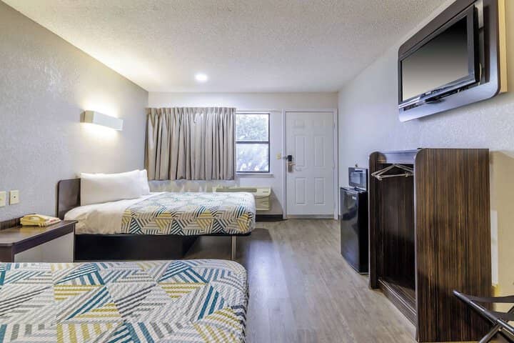 Room 11 of 37