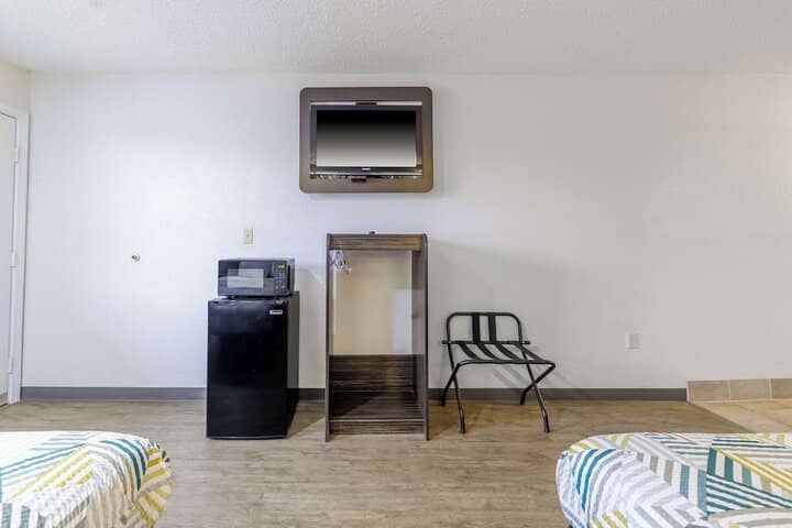 Room 13 of 37