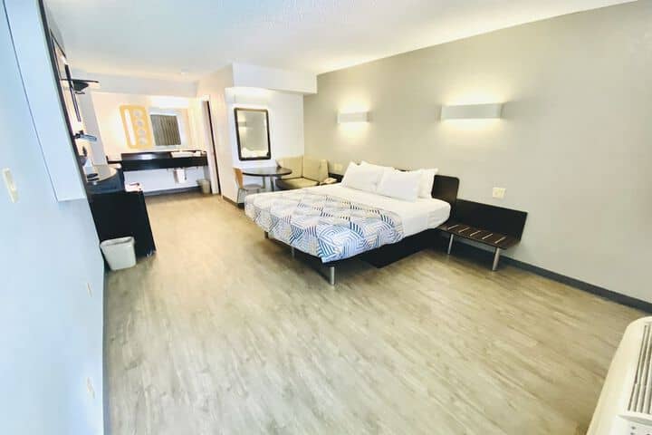 Room 5 of 37