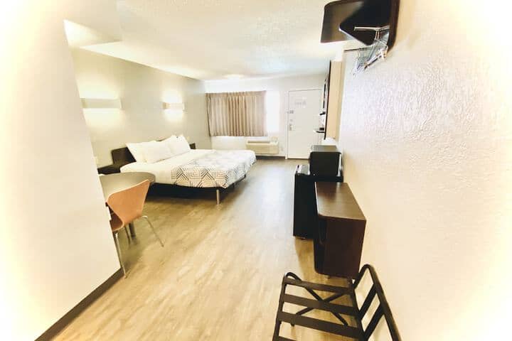 Room 6 of 37
