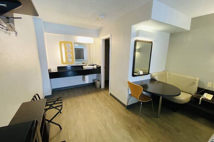 Room 7 of 37