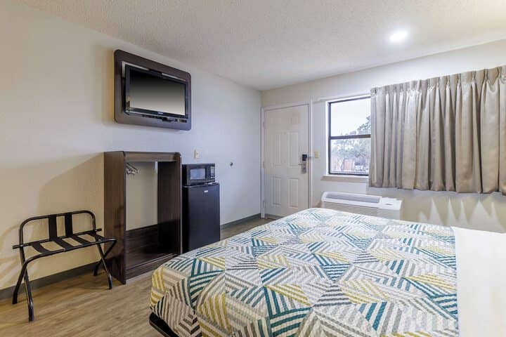 Room 18 of 37