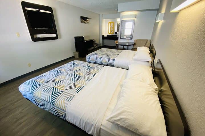 Room 10 of 37