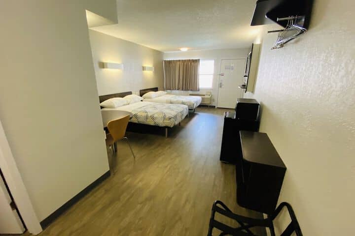 Room 8 of 37
